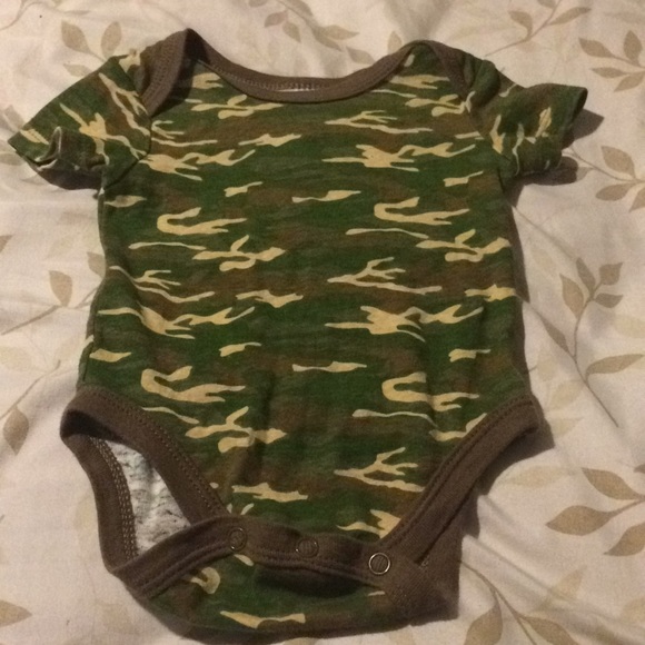 Brand new baby clothes for cost $4 for all - Picture 7 of 8